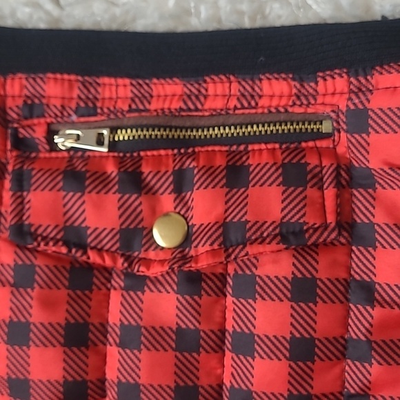 🔥 Red & Black Plaid Quilted Puffer Vest – Women’s Sm – Classic Layering Piece - Picture 7 of 13